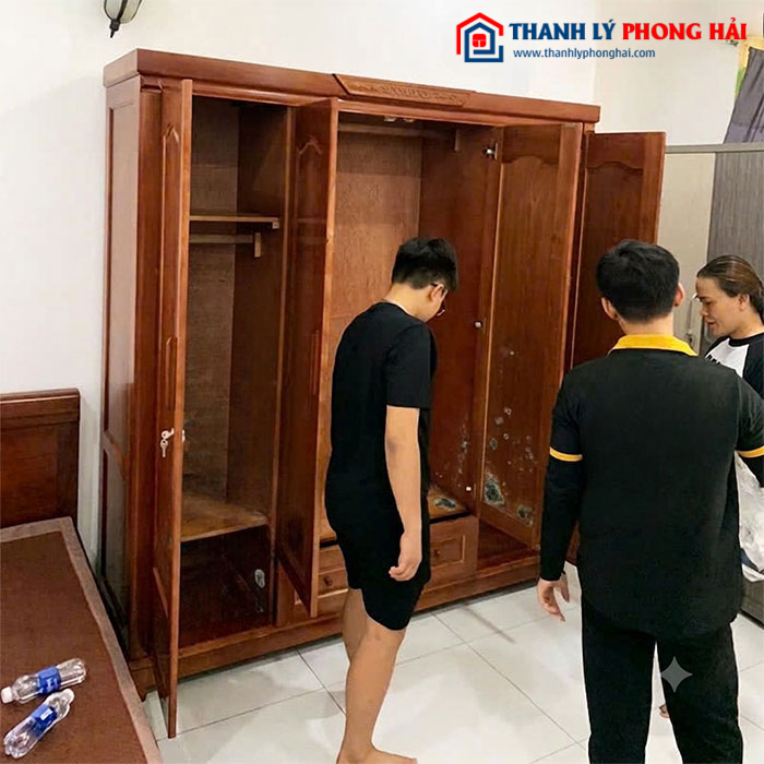 xủ lý tủ áo bị ẩm mốc