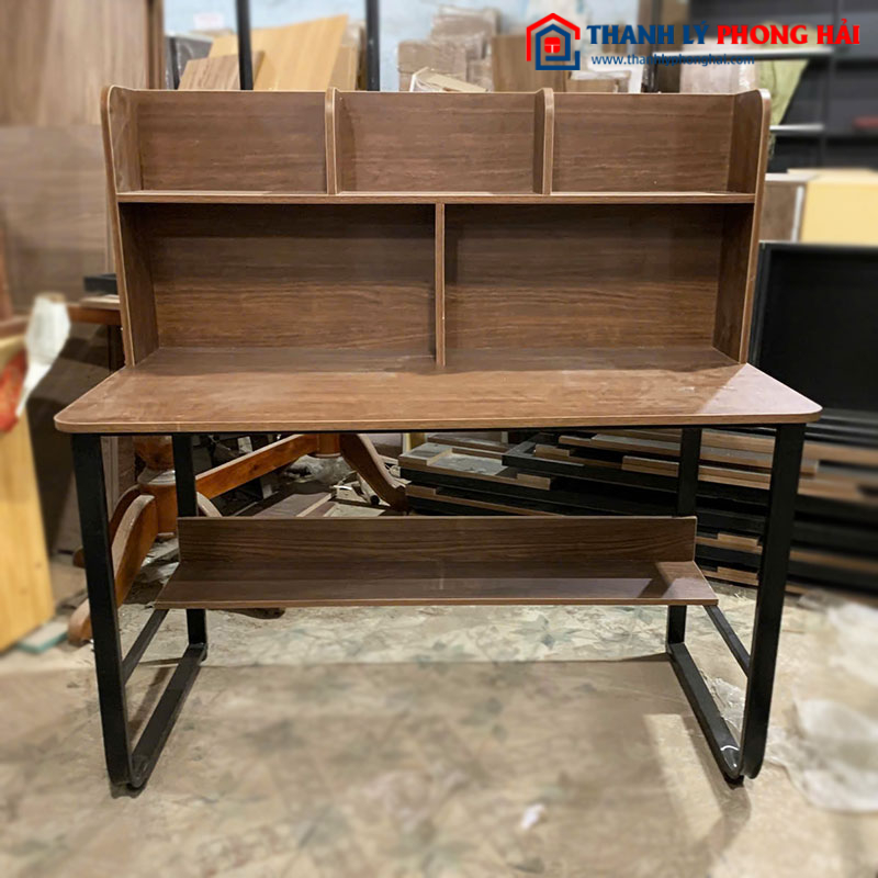 Bàn Học Chân Sắt 1m2 Liền Kệ Mới 99%