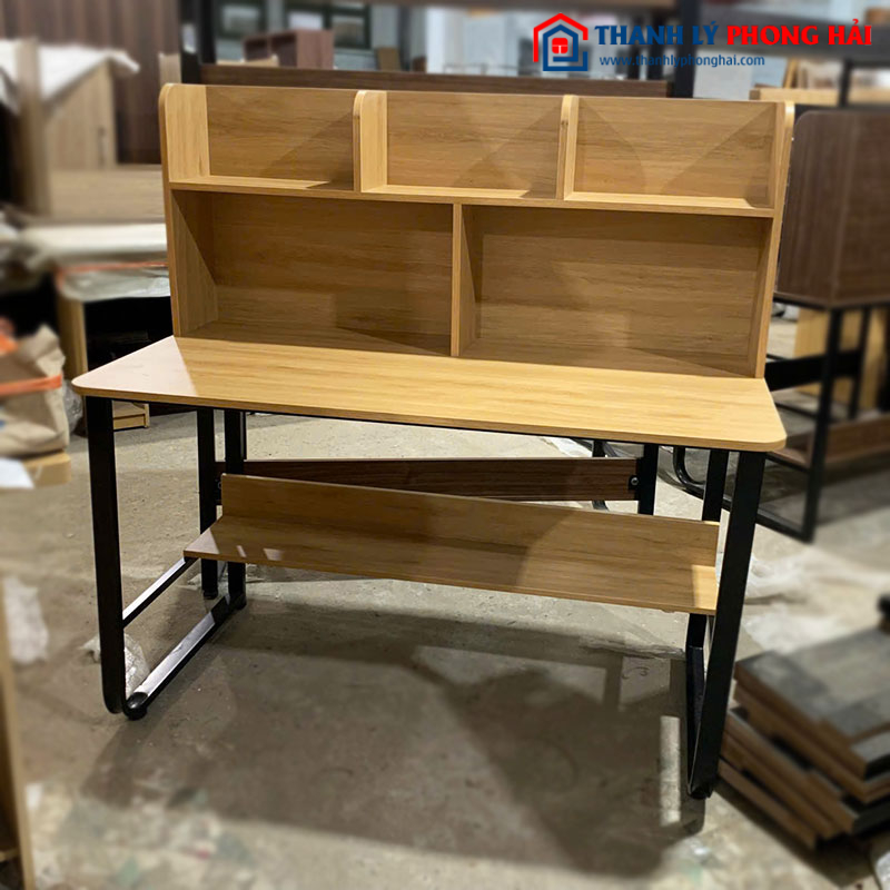 Bàn Học Chân Sắt 1m2 Liền Kệ Mới 99%