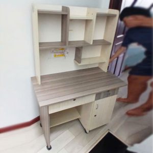 Bàn Học Cho Bé Gỗ Công Nghiệp Kèm Kệ Cũ