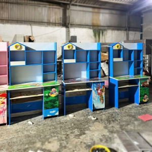 Bàn Học Cho Bé Kèm Kệ Sách Nhiều Ngăn Mới 99% (Nhiều Màu)