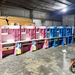Bàn Học Cho Bé Kèm Kệ Sách Nhiều Ngăn Mới 99% (Nhiều Màu)