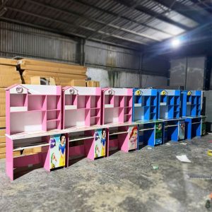 Bàn Học Cho Bé Kèm Kệ Sách Nhiều Ngăn Mới 99% (Nhiều Màu)