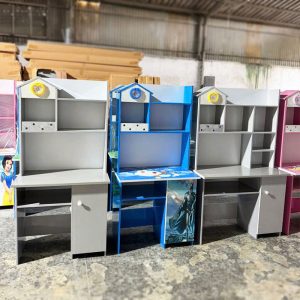 Bàn Học Cho Bé Kèm Kệ Sách Nhiều Ngăn Mới 99% (Nhiều Màu)
