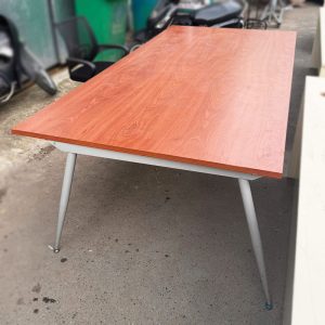 Bàn Họp Chân Sắt Mặt Gỗ 2m4 Màu Cánh Gián Cũ