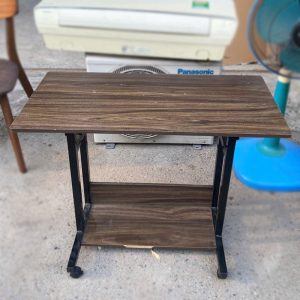 Bàn Mặt Gỗ Nâu Chân Sắt Có Bánh Xe Cũ