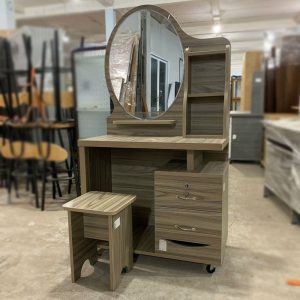 Bàn Trang Điểm Gỗ Công Nghiệp Gương Oval Mới 99%