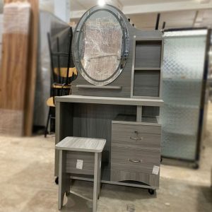 Bàn Trang Điểm Gỗ Công Nghiệp Gương Oval Mới 99%