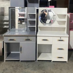 Bàn Trang Điểm Nhựa Mới 99% Kèm Gương Và Kệ Đựng Đồ