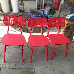 Ghế Cafe Nhựa Đúc Nguyên Khối Màu Đỏ Cũ