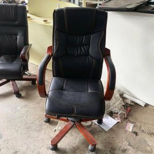 Ghế Giám Đốc Bọc Da Khung Gỗ Cũ