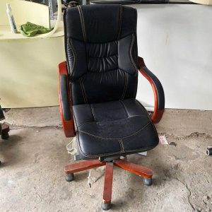 Ghế Giám Đốc Bọc Da Khung Gỗ Cũ