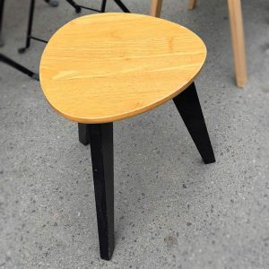Bàn Cafe Thấp 3 Chân Mặt Gỗ Cũ