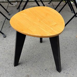 Bàn Cafe Thấp 3 Chân Mặt Gỗ Cũ