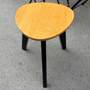 Bàn Cafe Thấp 3 Chân Mặt Gỗ Cũ