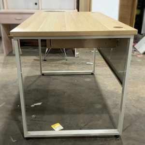 Bàn Chân Sắt Vuông Mặt Gỗ Cũ