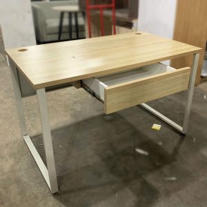 Bàn Chân Sắt Vuông Mặt Gỗ Cũ