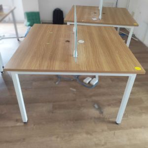 Bàn Cụm Đôi 1m2 Kèm Vách Ngăn Cũ