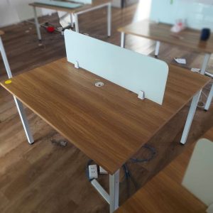 Bàn Cụm Đôi 1m2 Kèm Vách Ngăn Cũ
