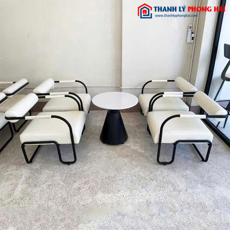 Bàn Ghế Cafe Bọc Da Kèm Bàn Chân Chuông Mới 99%