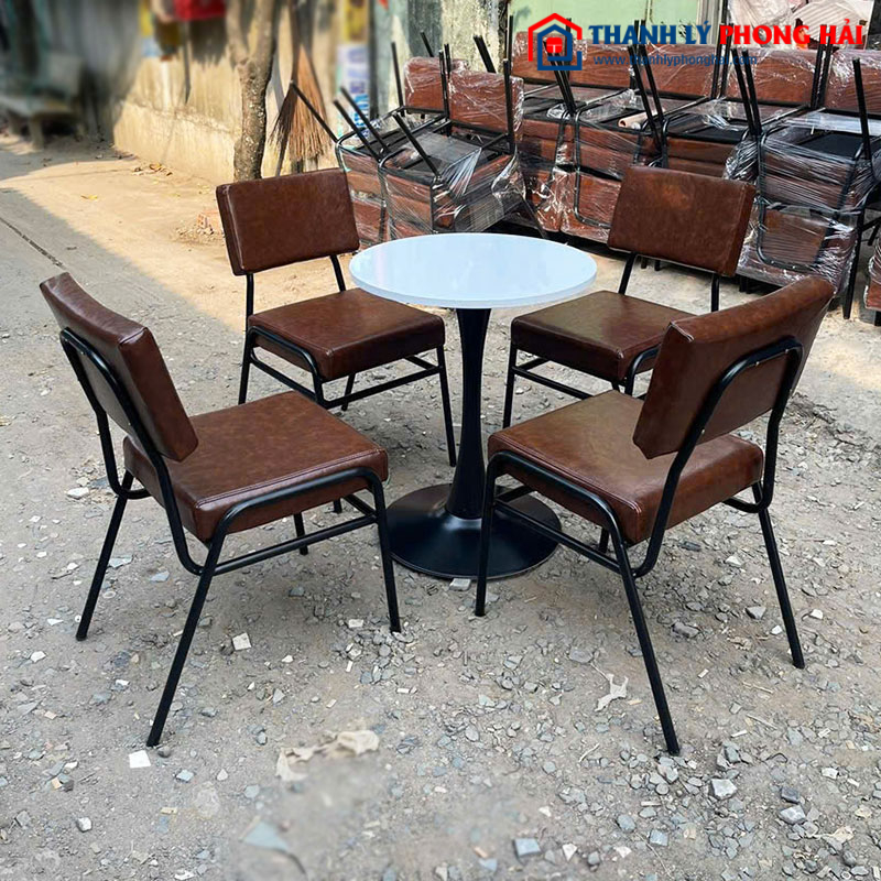 Bàn Ghế Cafe Chân Sắt Đệm Vuông Mới 99%