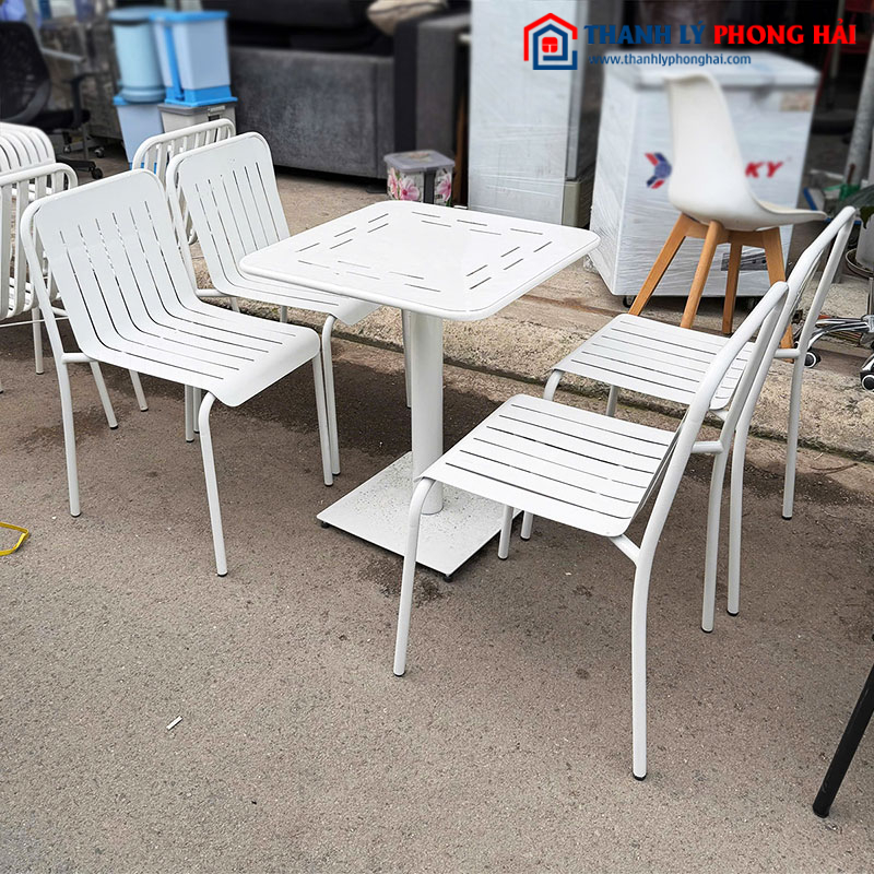 Bàn Ghế Sân Vườn Khung Sắt Màu Trắng Mới 99%