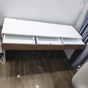 Bàn Làm Việc 1m6 Có 3 Hộc Kéo Tiện Dụng Cũ