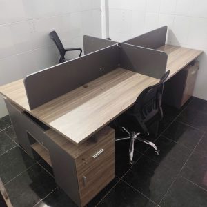 Bàn Làm Việc Cụm 4 Người 2m4 Có Vách Cũ