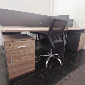 Bàn Làm Việc Cụm 4 Người 2m4 Có Vách Cũ