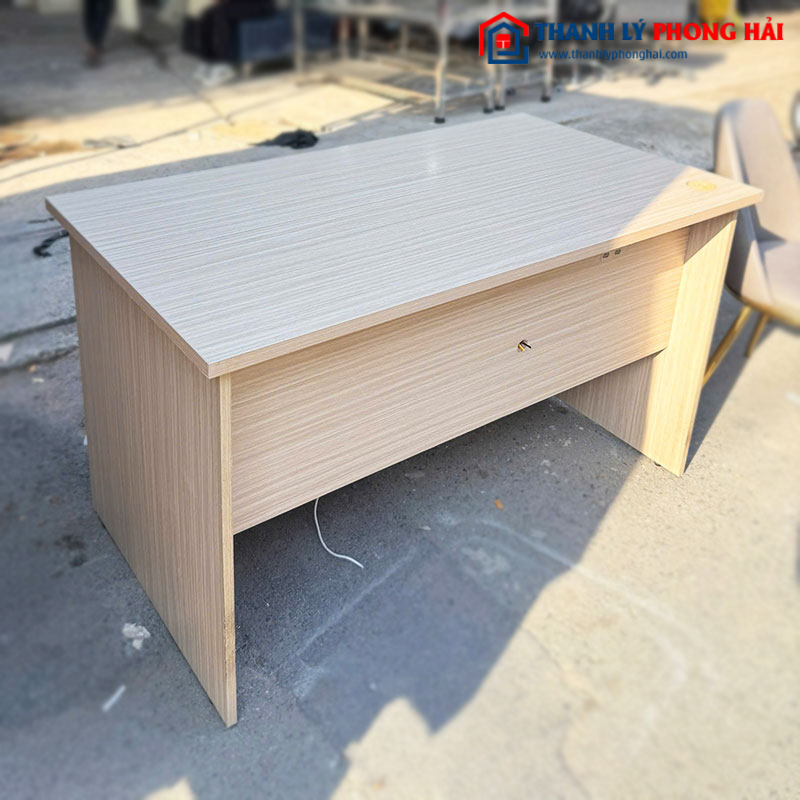 Bàn Làm Việc Gỗ Có Lỗ Luồn Dây Điện Cũ