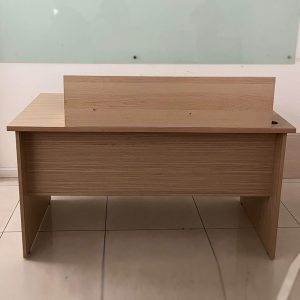 Bàn Quầy Gỗ Công Nghiệp Màu Vân Gỗ Sáng Cũ