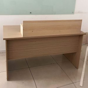 Bàn Quầy Gỗ Công Nghiệp Màu Vân Gỗ Sáng Cũ