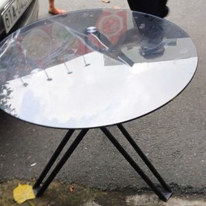 Bàn Sofa Mặt Kính Tròn Chân Sắt Cũ