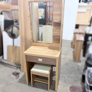 Bàn Trang Điểm Gỗ Có Gương Kèm Kệ Cũ