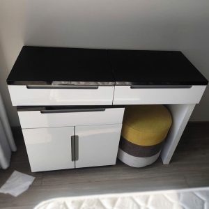 Bàn Trang Điểm Màu Trắng Đen Kèm Đôn Cũ