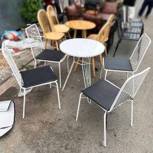 Bộ Bàn Ghế Cafe Dây Sắt Lót Đệm Mới 99%