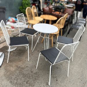 Bộ Bàn Ghế Cafe Dây Sắt Lót Đệm Mới 99%