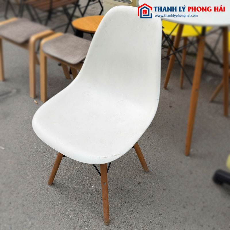 Bộ Bàn Ghế Cafe Eames Nhựa Chân Gỗ Cũ