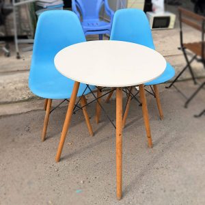 Bộ Bàn Ghế Cafe Eames Nhựa Chân Gỗ Cũ