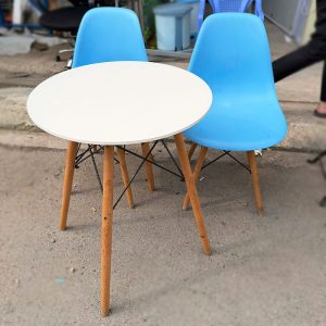 Bộ Bàn Ghế Cafe Eames Nhựa Chân Gỗ Cũ