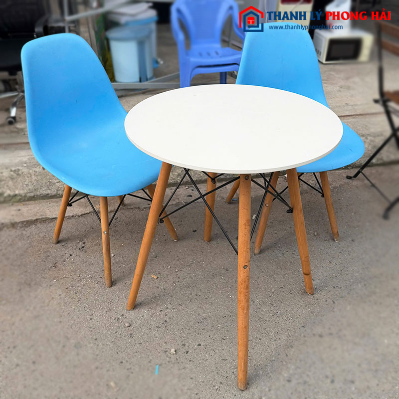Bộ Bàn Ghế Cafe Eames Nhựa Chân Gỗ Cũ