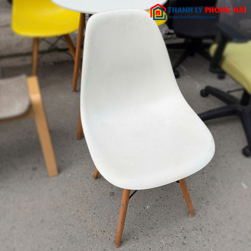 Bộ Bàn Ghế Cafe Eames Nhựa Chân Gỗ Cũ