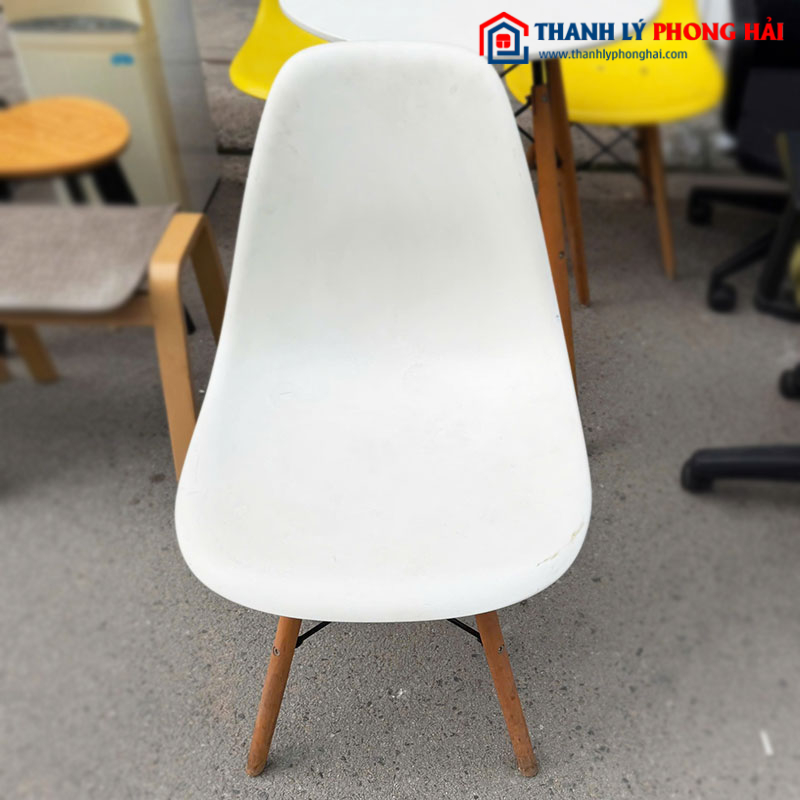 Bộ Bàn Ghế Cafe Eames Nhựa Chân Gỗ Cũ