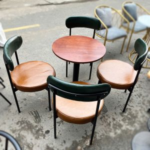 Bộ Bàn Ghế Cafe Tựa Cong Bọc Da Mới 99%