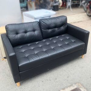 Bộ Sofa Đen Đính Nút Kèm Bàn Trà Cũ