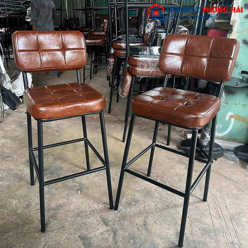 Ghế Bar Nệm Vuông Đính Nút Mới 99%