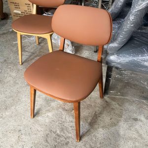 Ghế Cafe Chân Gỗ Lót Đệm Da Cũ