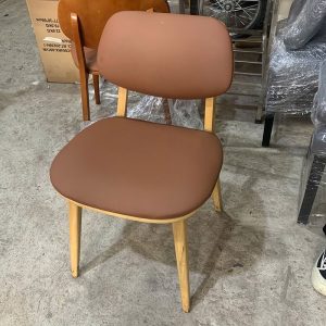 Ghế Cafe Chân Gỗ Lót Đệm Da Cũ