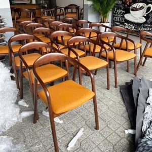 Ghế Cafe Khung Gỗ Bọc Da Mới 99%