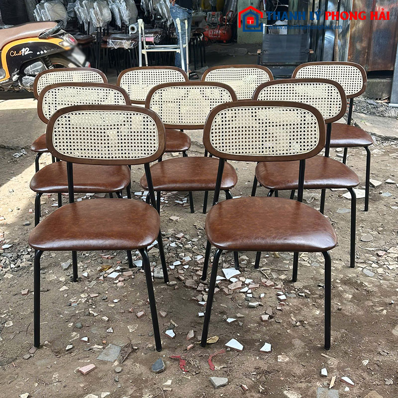 Ghế Cafe Tựa Lưng Mắt Cáo Mới 99%